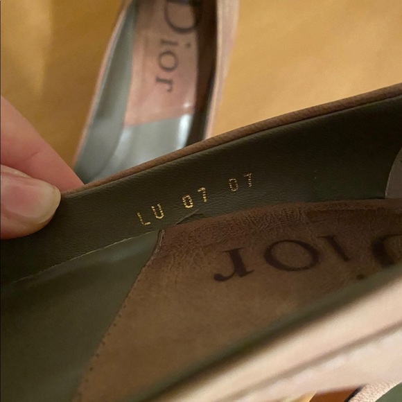 Dior suede pointed toed pumps with CD emblem - Picture 6 of 8
